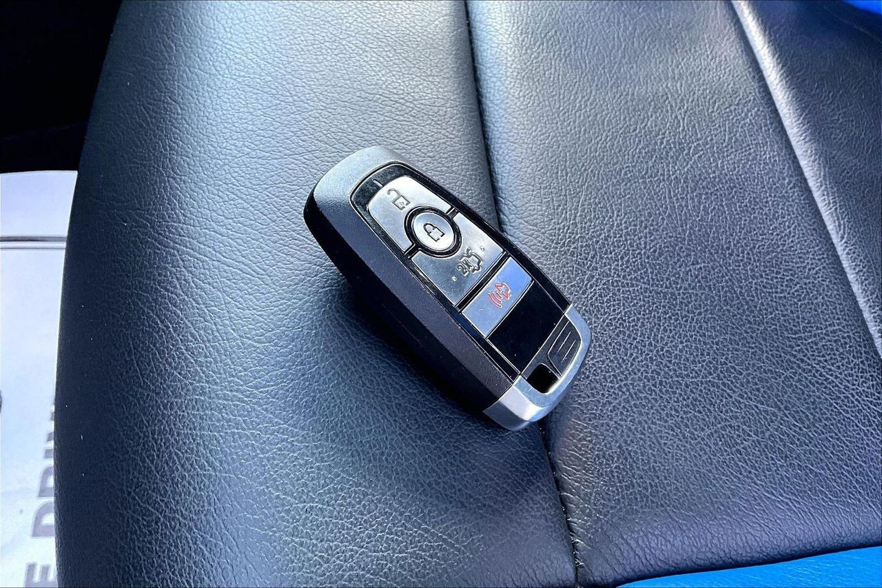 Used 2021 ICONIC SILVER Ford GT Fastback image 35
