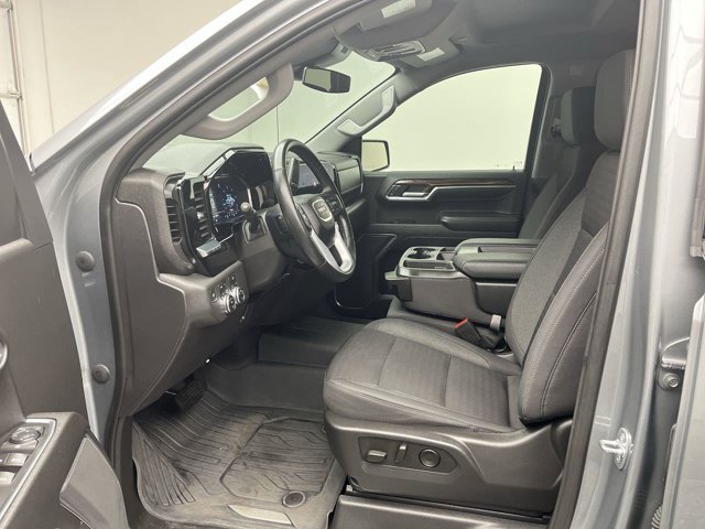 Used 2023 Sterling Metallic GMC SLE image 3