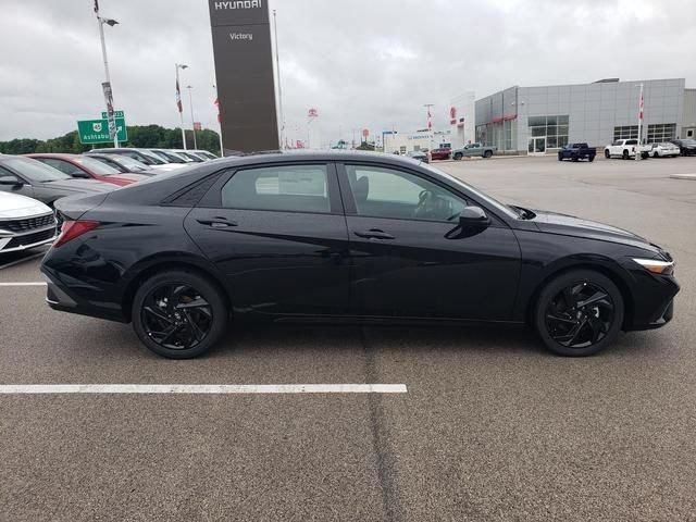 New 2026 Black Hyundai SEL Sport image 4