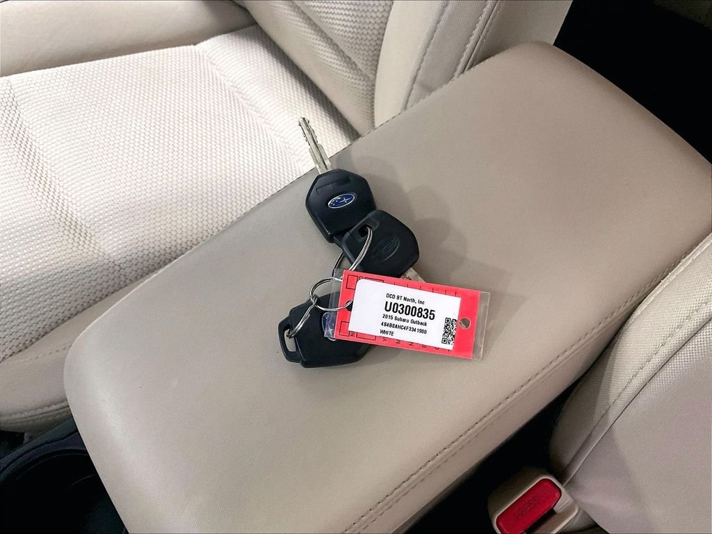Used 2015 White Subaru 2.5i Premium image 30