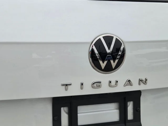Certified Used 2022 White Volkswagen 2.0T SEL R-Line image 11