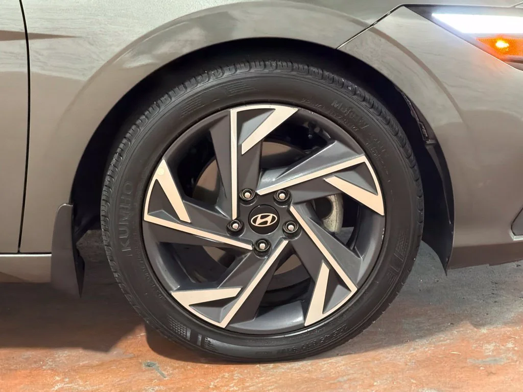 Used 2025 Amazon Gray Hyundai SEL Sport image 9