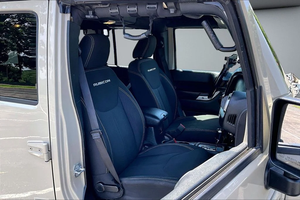 Certified Used 2018 Beige Jeep Unlimited Rubicon image 28