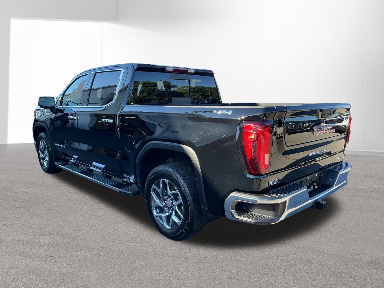 Used 2025 Onyx Black GMC SLT image 5