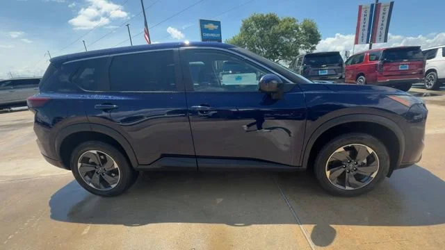 2025 Nissan Rogue SV - Photo 9