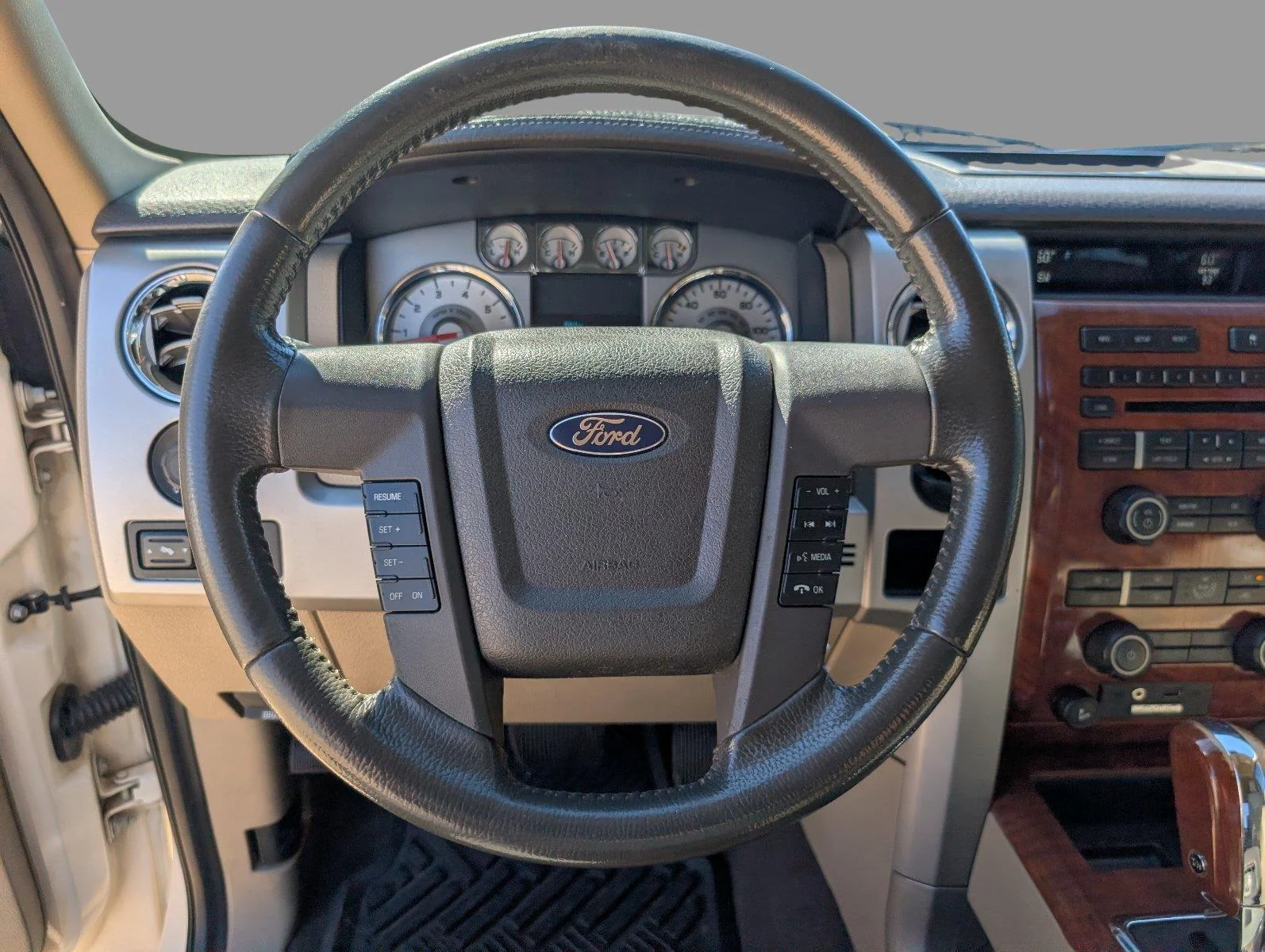 Used 2009  Ford XL image 32