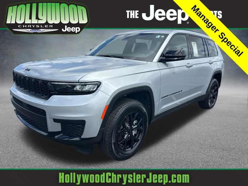 Used 2025 Silver Jeep Altitude X image 1