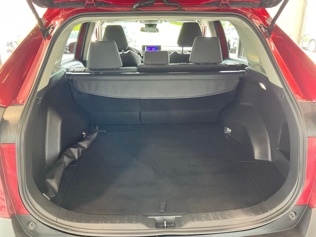 2025 Toyota RAV4 XLE - Photo 21
