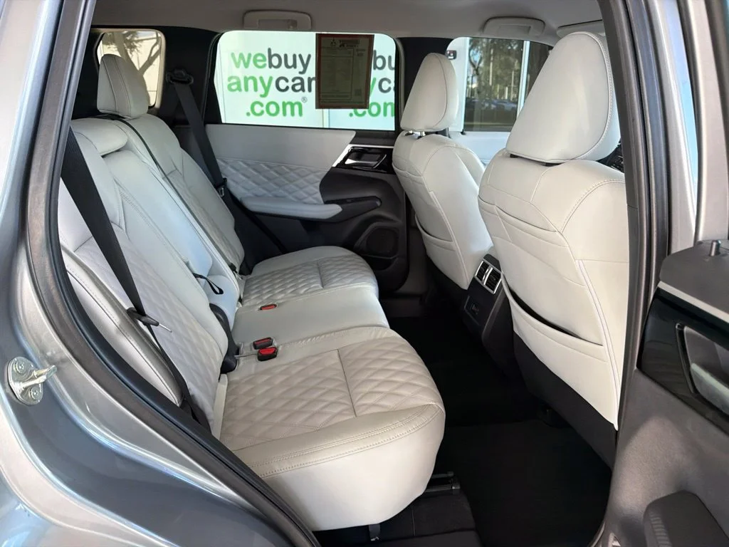 Used 2022 Silver Mitsubishi SEL image 30