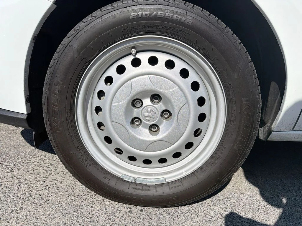 Used 2022 White Ram Base image 18