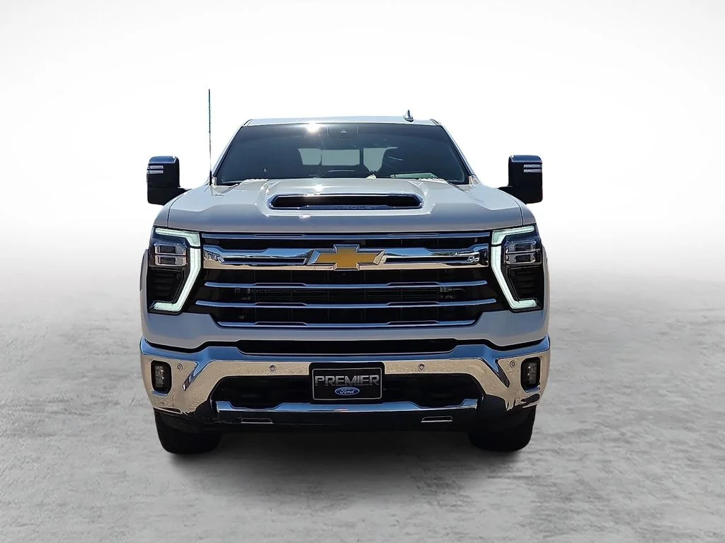 Used 2025 White Chevrolet LTZ image 3