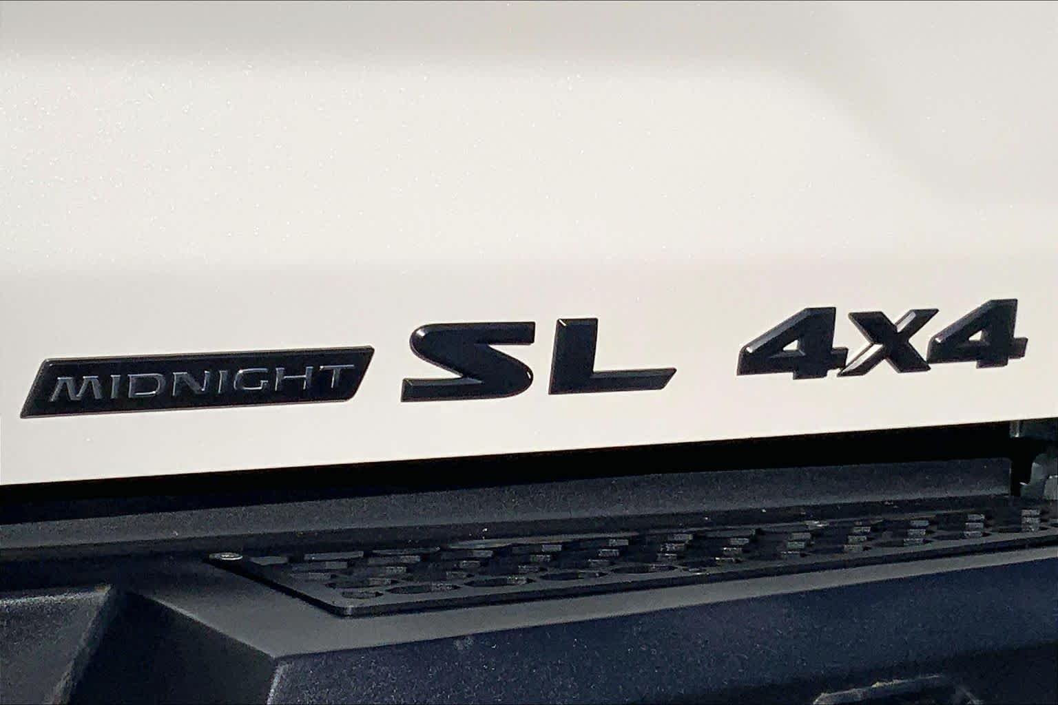 Used 2018 Pearl White Nissan SL image 10