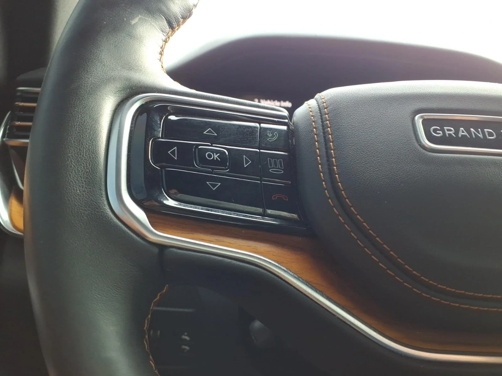 Used 2023 Diamond Black Crystal Pearl Coat Jeep Series III image 22