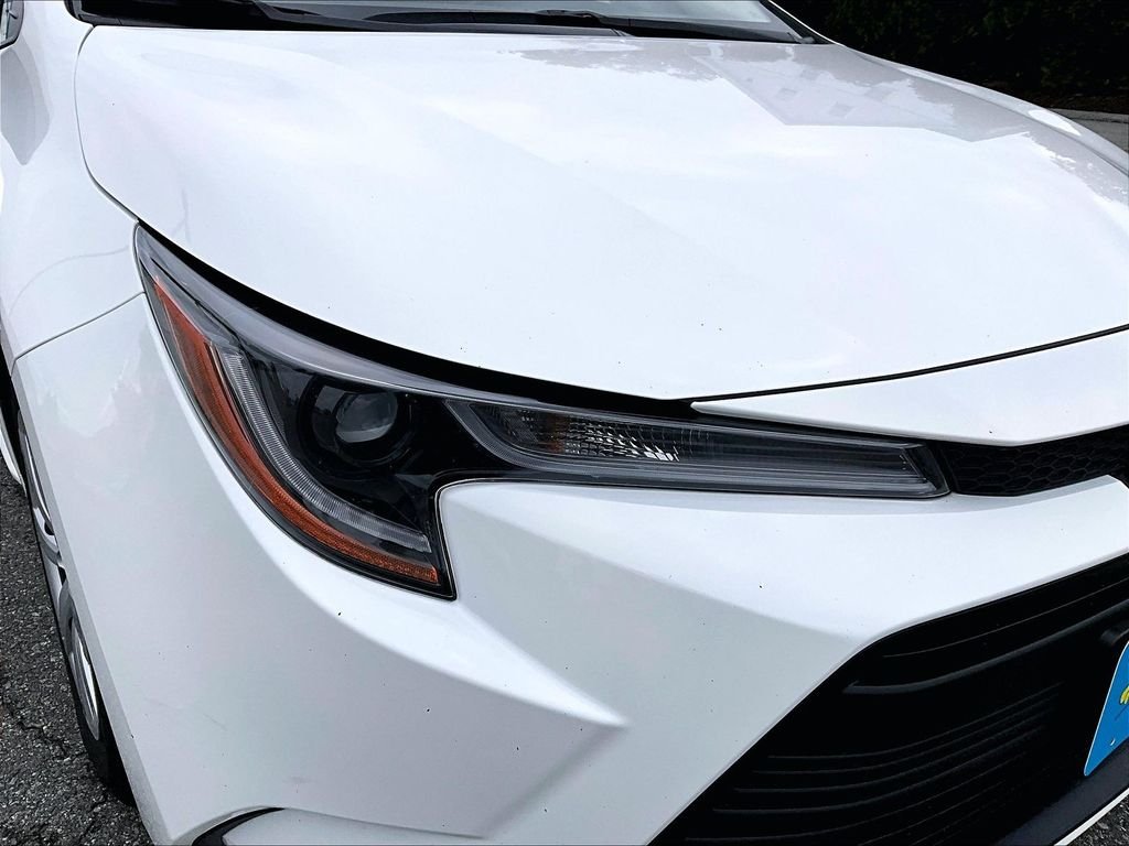 Used 2023 White Toyota LE image 33
