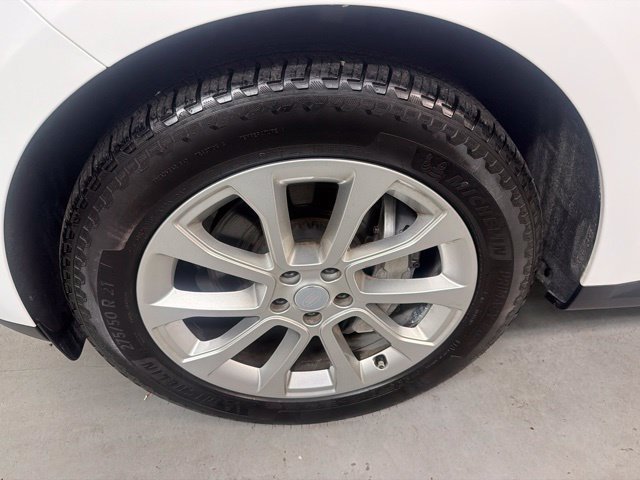 Certified Used 2024 Fuji White Land Rover SE image 25