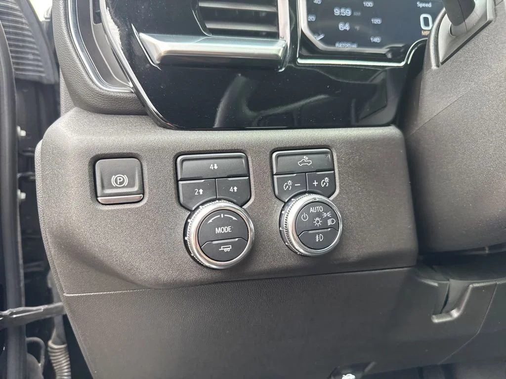 Used 2025 Onyx Black GMC SLE image 32