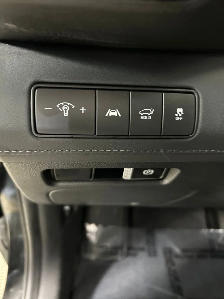 Used 2022 Black Hyundai Limited image 21