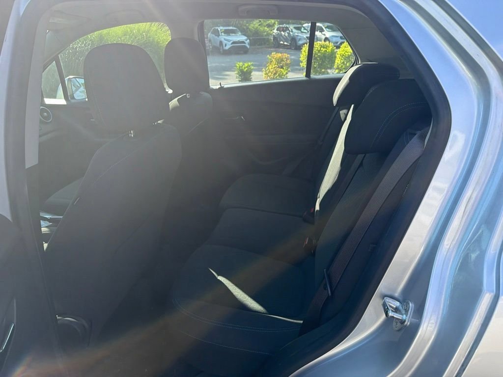 Used 2016 Silver Chevrolet LS image 4