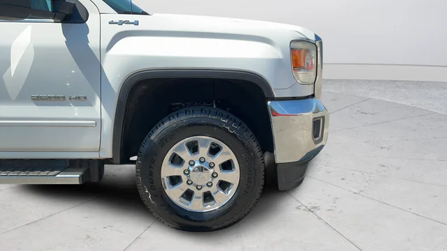 Used 2015 White GMC SLE image 27