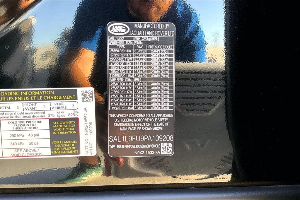 Certified Used 2023 Santorini Black Land Rover SE Dynamic image 17