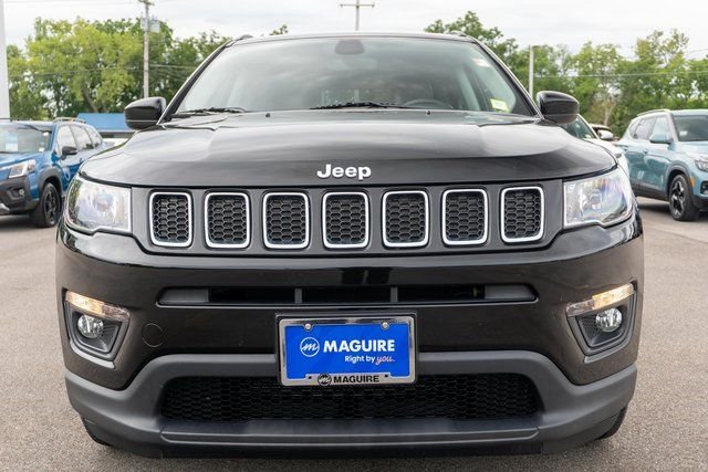 Used 2019 Black Jeep Latitude image 3