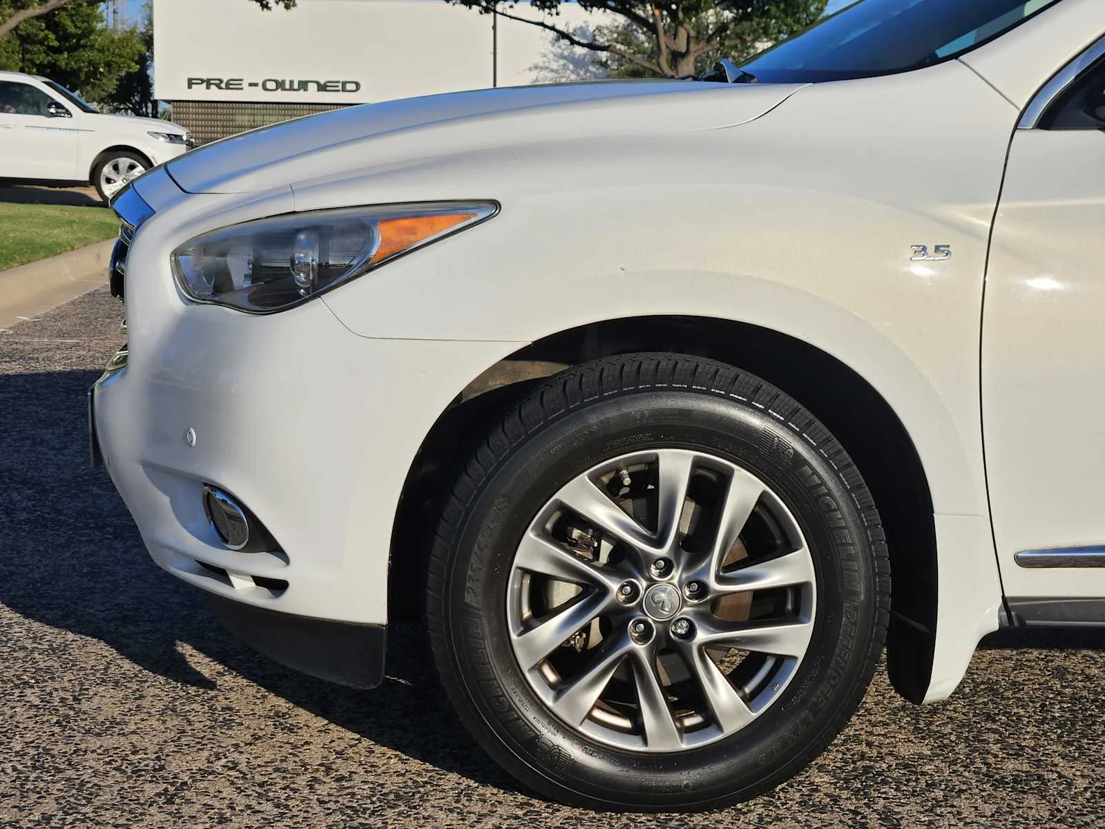 Used 2014 Moonlight White INFINITI  image 5