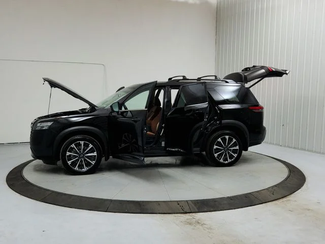 New 2026 Black Nissan Platinum image 12