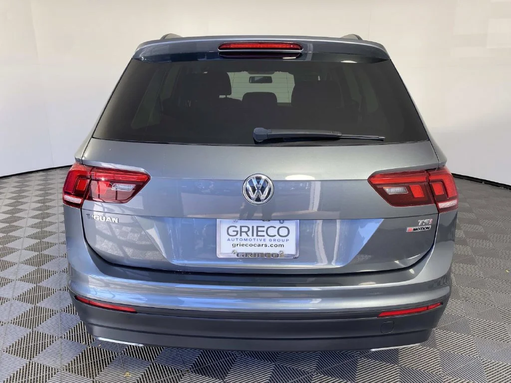 Used 2018 Platinum Gray Metallic Volkswagen 2.0T S image 7