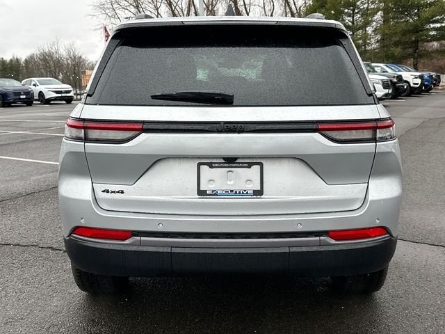 New 2026 Silver Zynith Exterior Paint Jeep Limited image 3