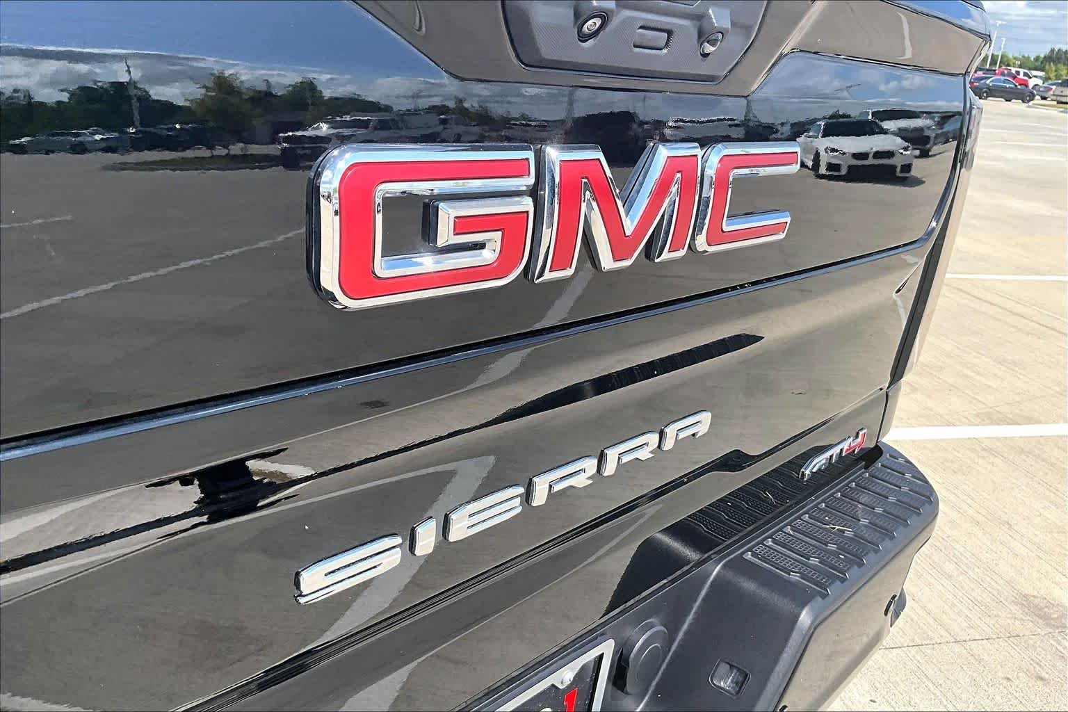 Used 2025 Onyx Black GMC AT4 image 29