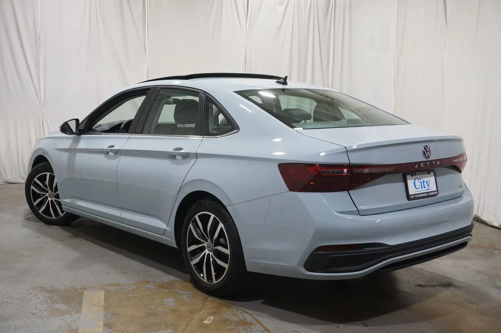 Certified Used 2025 Gray Volkswagen 1.5T SE image 8