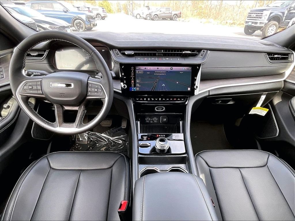 New 2026 Diamond Black Crystal Pearlcoat Jeep Limited image 12