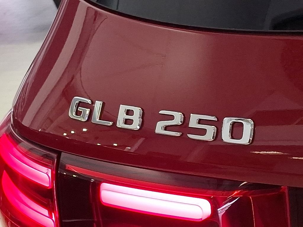 New 2026 MANUFAKTUR Patagonia Red Metallic Mercedes-Benz GLB 250 image 27