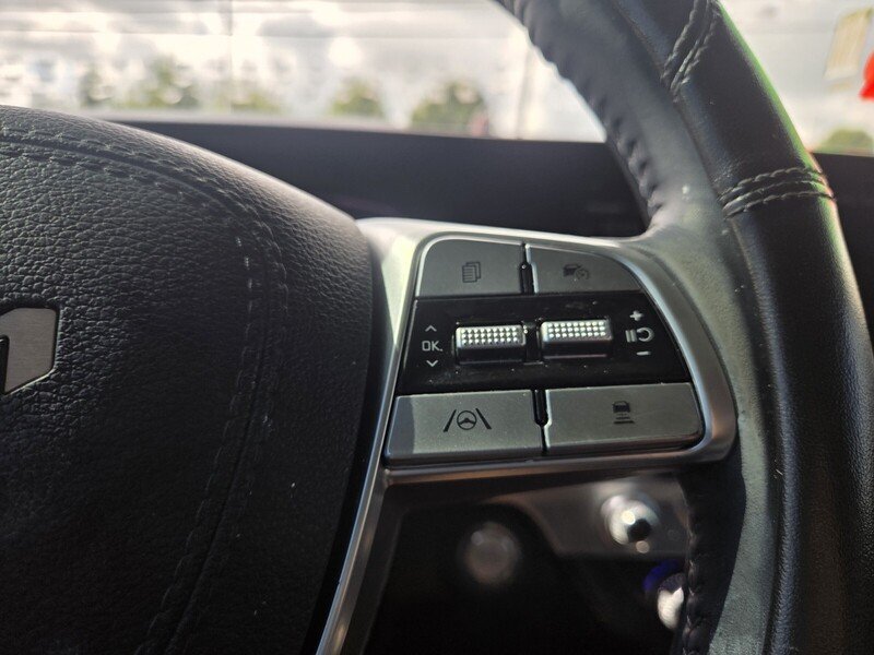 Used 2023 White Kia S image 13