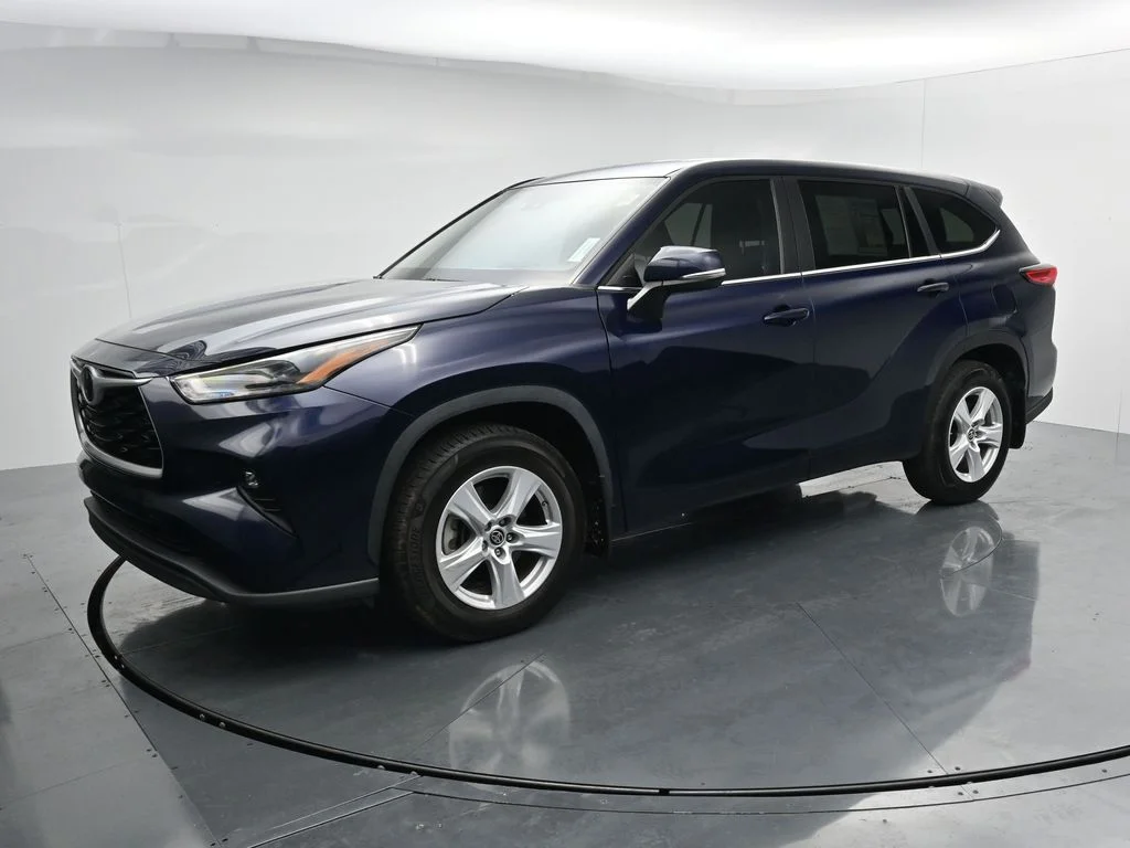 Used 2023 Blue Toyota LE image 4