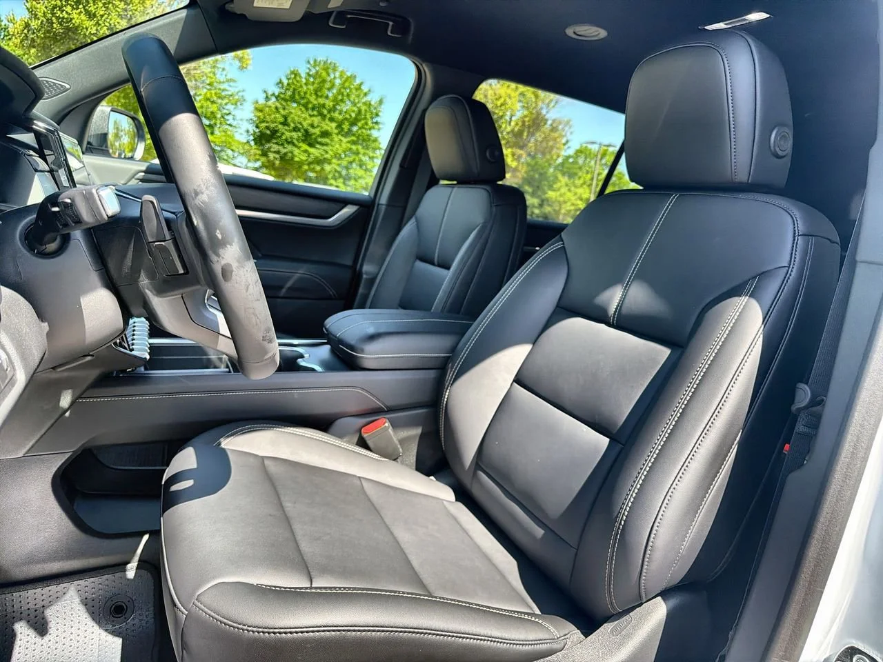 New 2026 Glacier White Tricoat GMC Elevation image 16