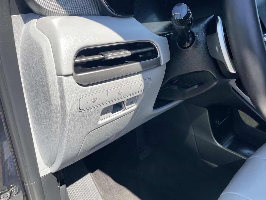Used 2025 White Hyundai SEL Premium image 20