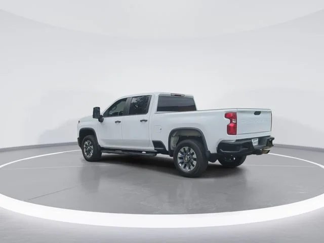 Used 2023 White Chevrolet Custom image 6
