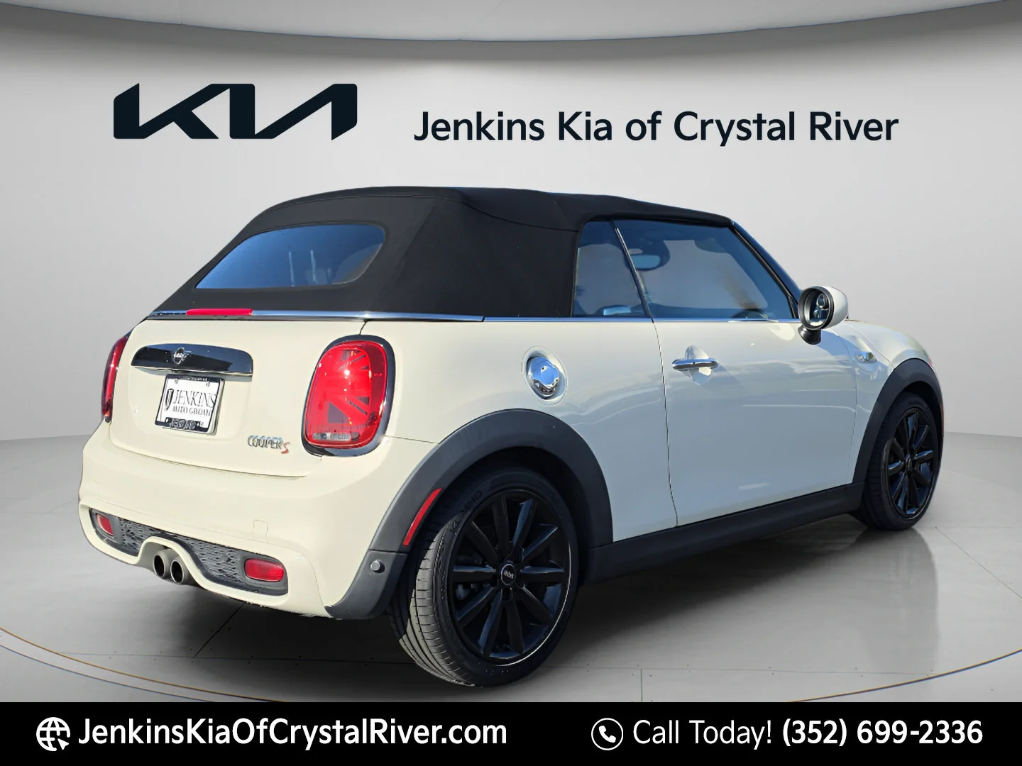 Used 2019 Pepper White MINI Cooper S image 5