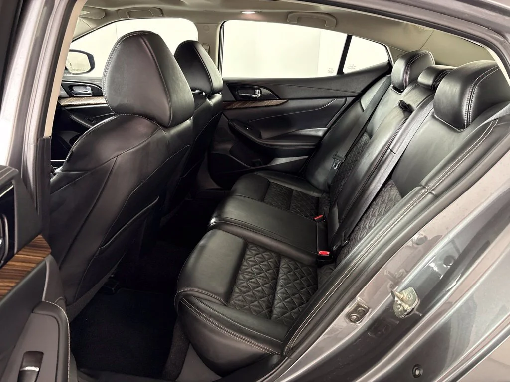Used 2016 Gray Nissan Platinum image 22