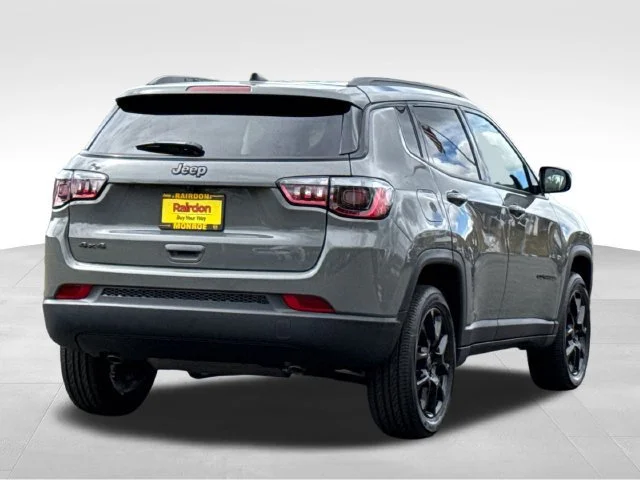 New 2026 Sting-Gray Clearcoat Jeep Latitude image 6
