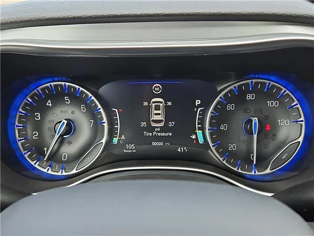 Used 2025 Ceramic Gray Clearcoat Chrysler Limited Front-Wheel Drive Passenger image 19