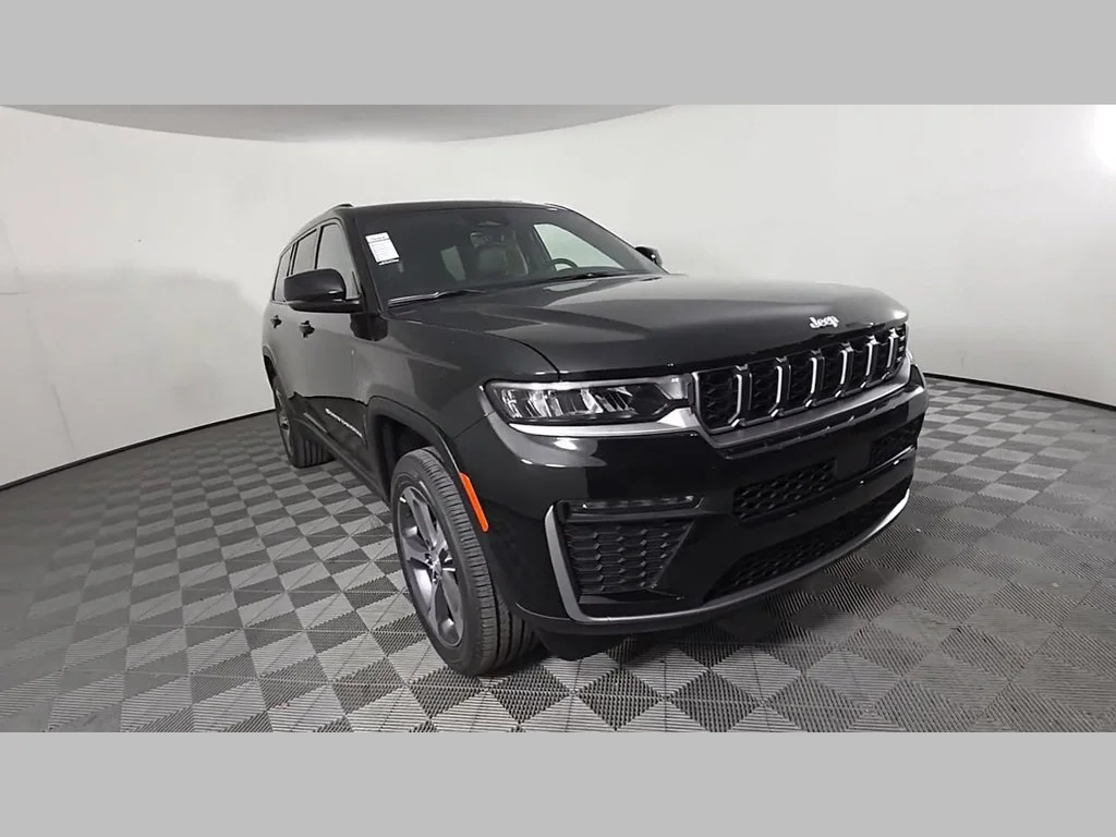 New 2026 Diamond Black Crystal Pearl-Coat Exterior Paint Jeep Limited image 40