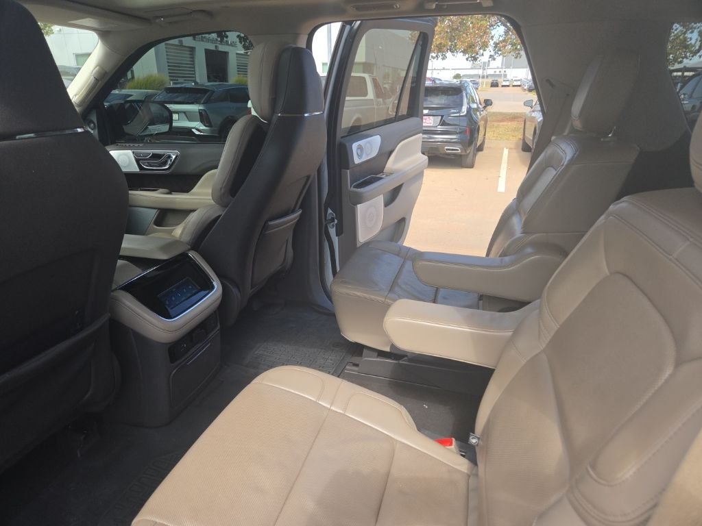 Used 2022 White Lincoln Reserve image 14