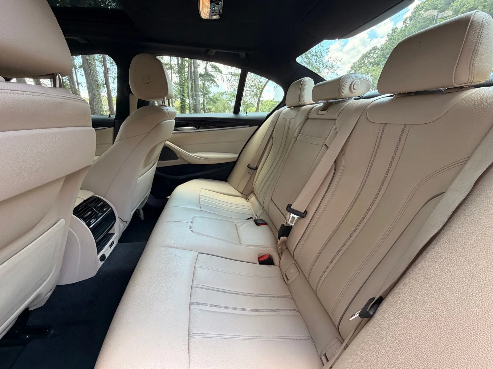 Used 2020 Mineral White Metallic BMW 540i image 14