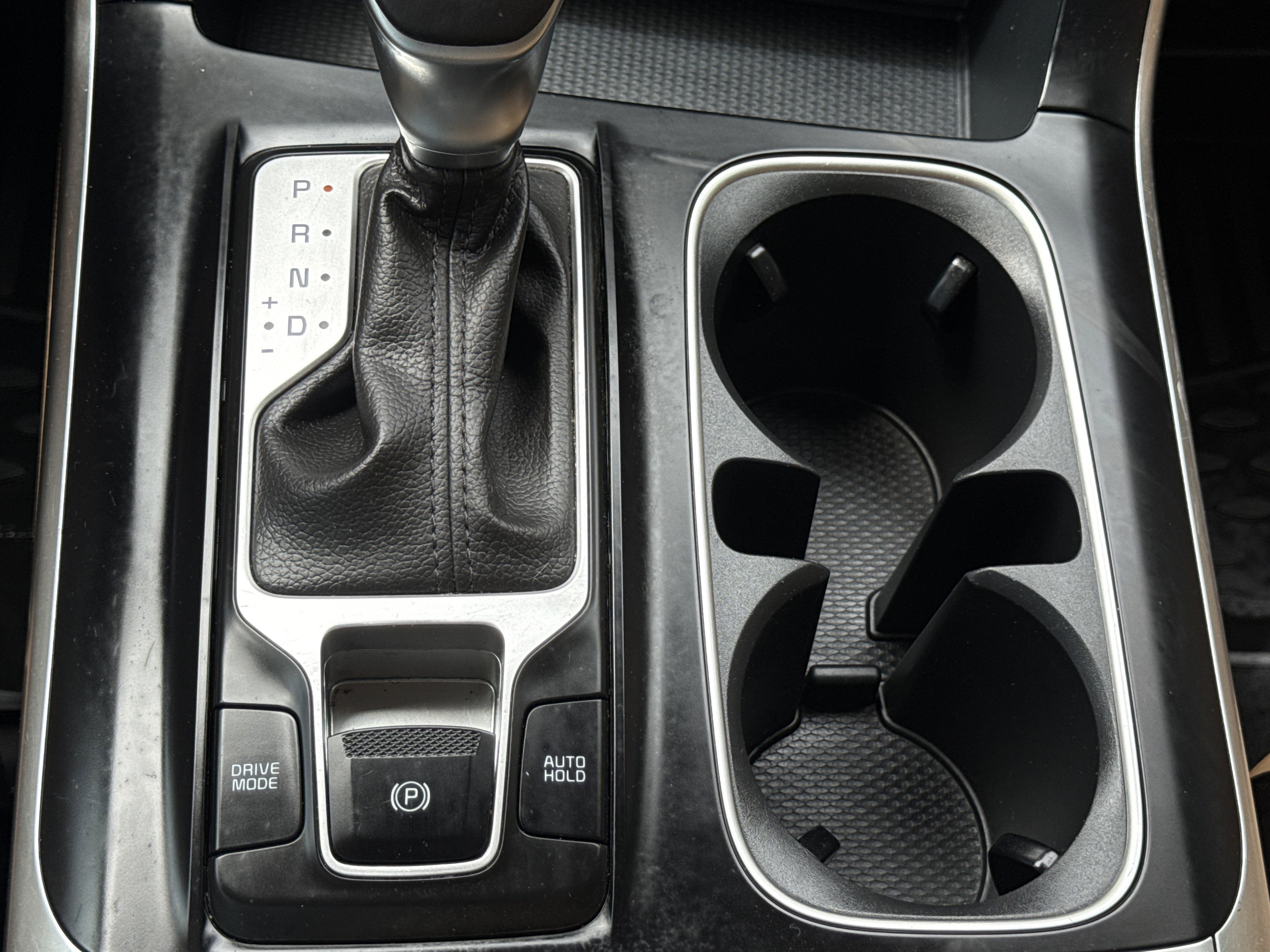 Used 2024 Snow White Pearl Kia LX image 33