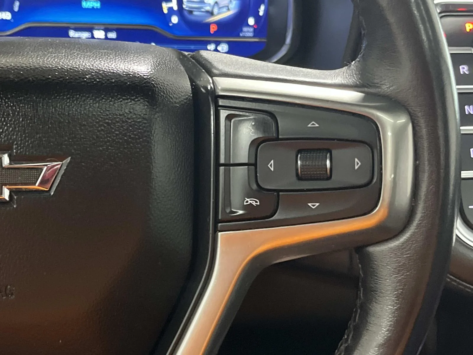 Used 2023 BLACK Chevrolet Z71 image 19