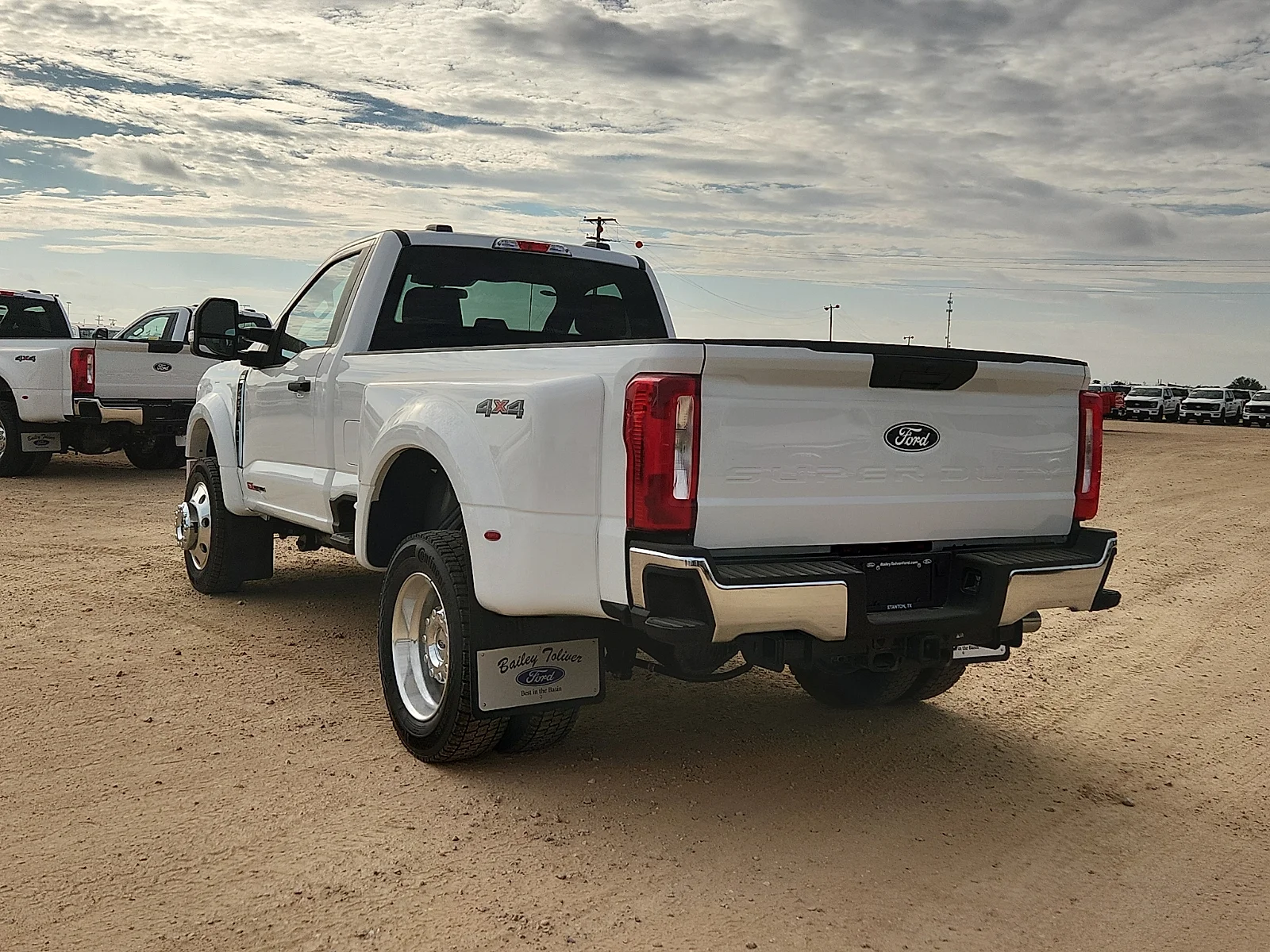 New 2027 Oxford White Ford XLT image 5