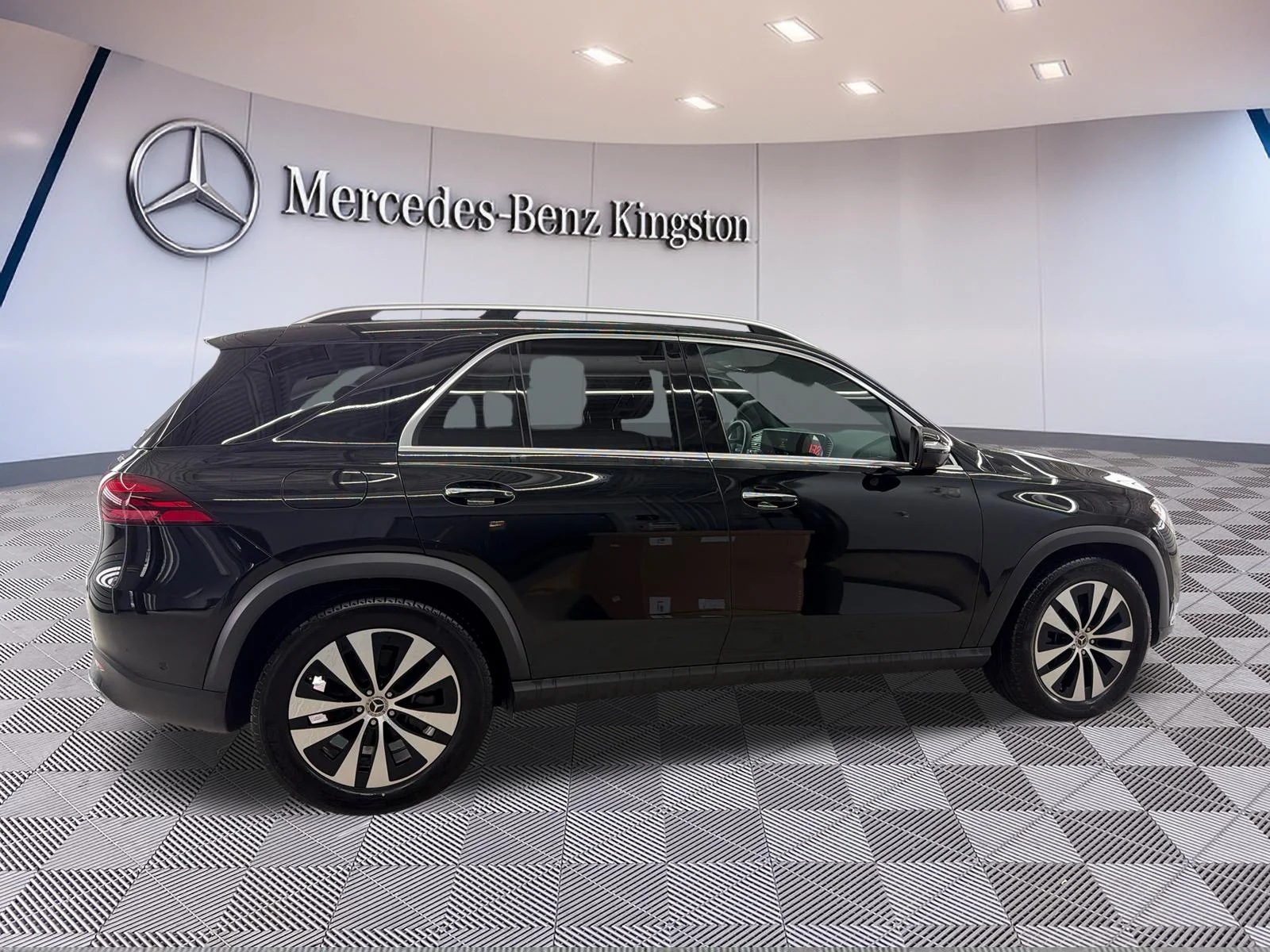 Used 2025 Black Mercedes-Benz Gle 350 4matic Suv image 4