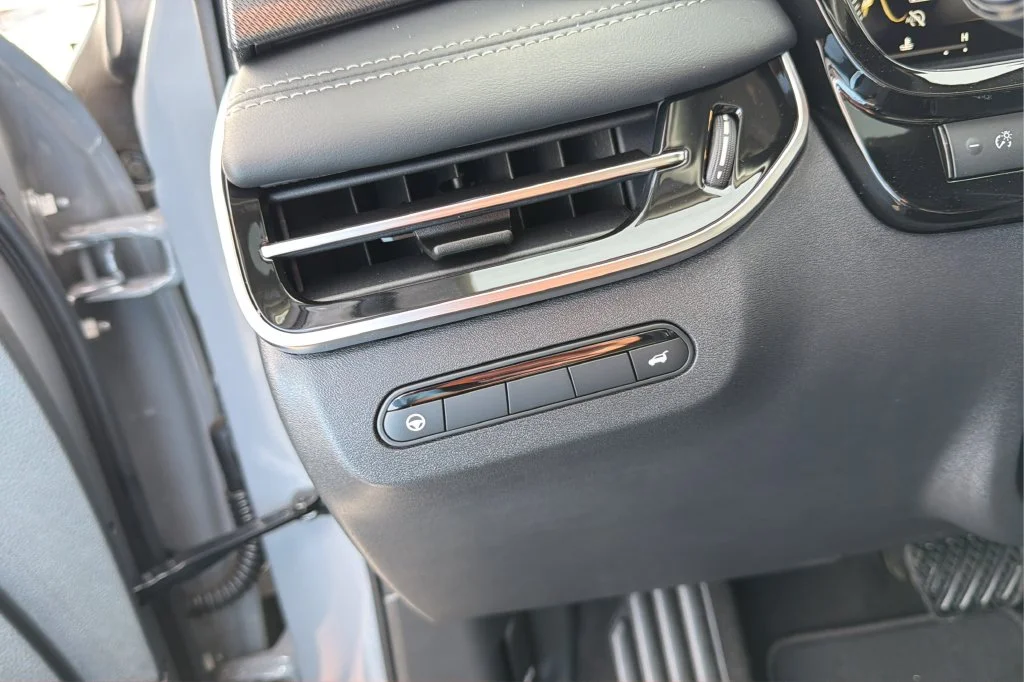 New 2027 HARBOR GRAY INFINITI Luxe FWD image 28